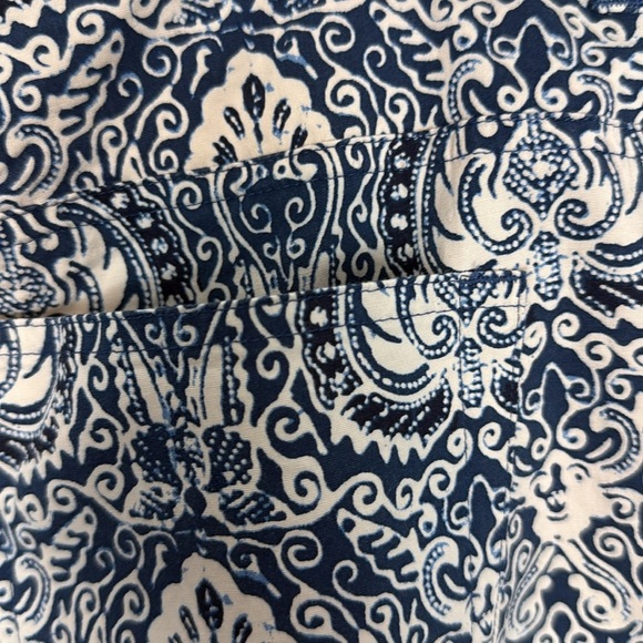 Lauren Ralph Lauren Blue and White Floral/Paisley Capri Pants. Plus Size 18 - Picture 7 of 11